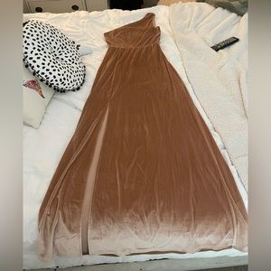 Rose colored Velvet one-shoulder dress with slit